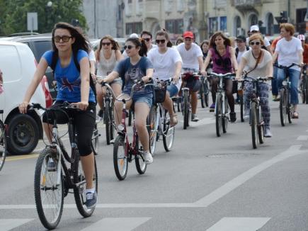 Elevii gojdişti promovează ciclismul, chiar dacă nu au destule piste în oraş (FOTO)