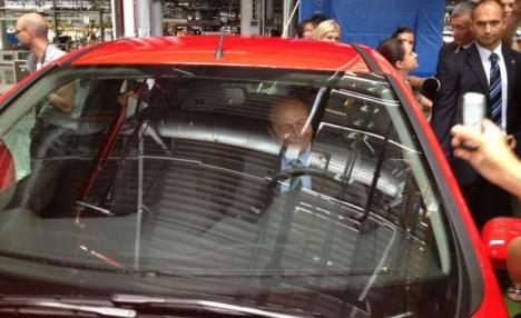 Primul model Ford B-Max, făcut la Craiova, cumpărat de Băsescu