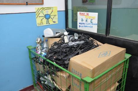 Eco-elevii au făcut roboţi din deşeuri (FOTO)