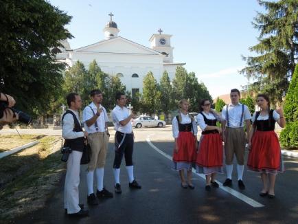 Locuitorii din Palota au sărbătorit tradiţionalul "Kirchweih", cu paradă şi dansuri populare (FOTO / VIDEO)