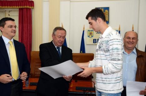 Campionii de la echipa de polo juniori I a CS Crişul, premiaţi de conducerea clubului (FOTO)