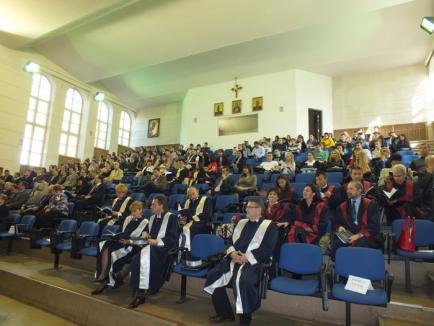 Un specialist francez în urbanism şi amenajarea teritoriului a devenit Doctor Honoris Causa al Universităţii din Oradea (FOTO)