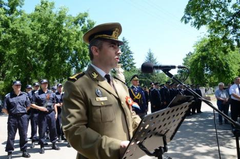 Autorităţile au marcat Ziua Eroilor Neamului cu depuneri de coroane (FOTO)