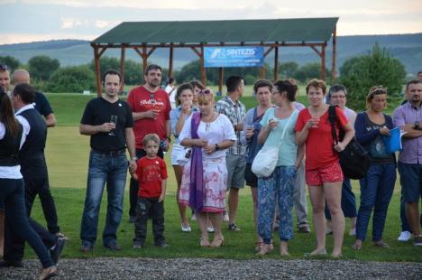 Sintezis şi-a "servit" partenerii cu distracţie: peste 250 de colaboratori şi prieteni, la Kings Land din Ineu (FOTO)