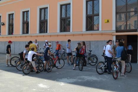 Elevii gojdişti promovează ciclismul, chiar dacă nu au destule piste în oraş (FOTO)