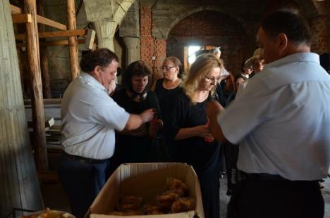 Criticat că n-a mers la înmormântare, episcopul Sofronie a oficiat parastasul părintelui Ciordaş (FOTO)