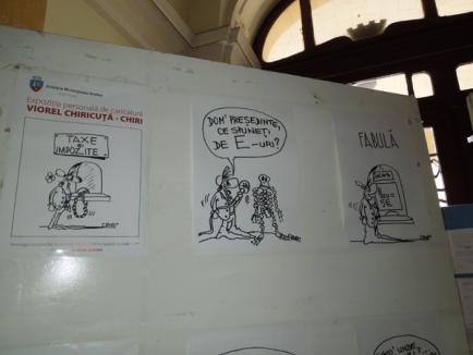 Taxele şi impozitele plătite de orădeni, caricaturizate într-o expoziţie la Primărie (FOTO)