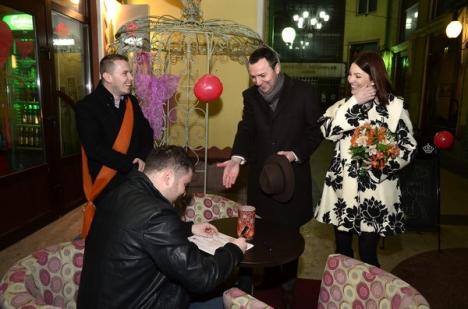 Dragobete marca PDL: Călin Mocan şi soţia sa au dat tonul căsătoriilor de-o zi (FOTO)