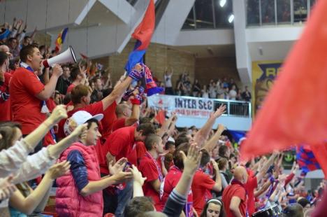 Orădenii au bătut SCM Universitatea Craiova la 38 de puncte şi au 1-0 la întâlnirile directe din play-off (FOTO)
