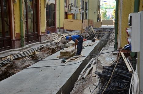 Săpături la "temelia" pasajului (FOTO)