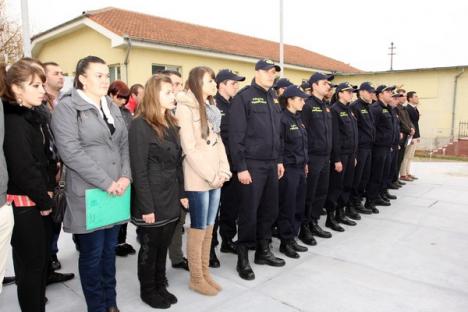 Universitatea Agora a sărbătorit în avans Ziua Naţională cu cântece patriotice şi o conferinţă despre cooperarea poliţienească (FOTO)