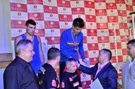 Rareş Macaru a devenit campion naţional de box la tineret, iar Şerban Ştiop, vicecampion (FOTO)