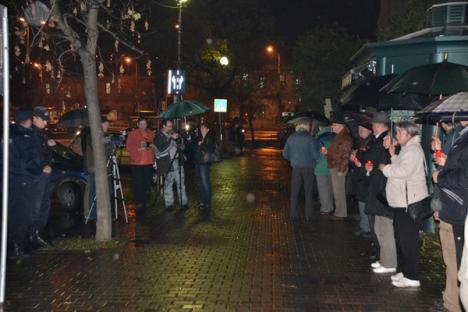 PPMT a protestat cu candele pentru retrocedarea în natură a clădirii în care a funcţionat Policlinica Mare (FOTO)
