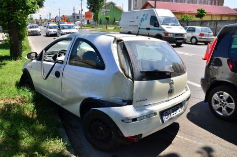 Accident pe Clujului: O Skoda a lovit un Opel şi s-a răsucit de câteva ori pe şosea (FOTO)