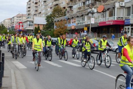 Bicicleta, cel mai rapid mijloc de transport în Oradea. Peste 500 de orădeni au pedalat victorioşi prin oraş (FOTO/VIDEO)