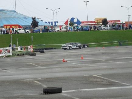 Motoare turate, în parcarea ERA: Piloţii îşi dovedesc îndemânarea în Campionatul Naţional de Drift (FOTO / VIDEO)