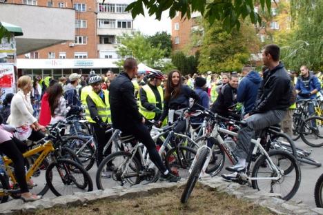 Bicicleta, cel mai rapid mijloc de transport în Oradea. Peste 500 de orădeni au pedalat victorioşi prin oraş (FOTO/VIDEO)