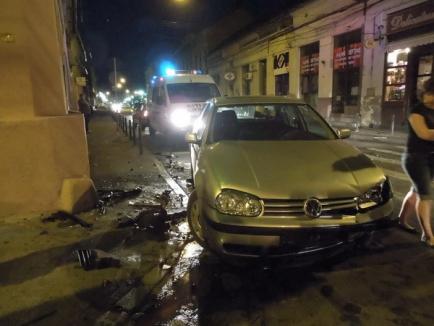 Trei dintr-o lovitură: Maşina unui echipaj de ştiri şi încă un autoturism, spulberate de un Mercedes (FOTO / VIDEO)