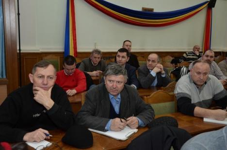 Dezbaterea privind noul CET: Vuşcan şi-a adus angajaţii să facă circ, iar după ce şi-a făcut "numărul" a plecat supărat (FOTO)