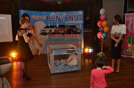 La mulţi ani, Benvenuti! Retailerul de încălţăminte a dat cadou două maşini Mini Cooper la aniversarea de 10 ani (FOTO)