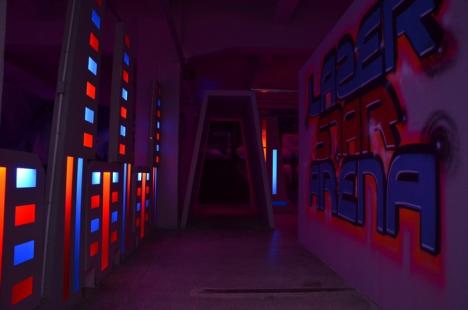 Arena "killerilor": În Oradea s-a deschis o arenă de "laser tag", jocul futurist care imită un teatru de război (FOTO)