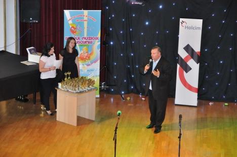 600 de copii au concurat la concursul naţional "Floare de Lotus"