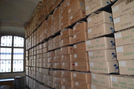 Comori în cutii: În lipsa unui sediu, tezaurul Muzeului stă ascuns în cutii (FOTO)