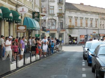 Isterie şi haos la preselecţia pentru "Românii au talent" (FOTO)