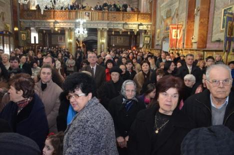 Încheierea Anului Credinţei, la Oradea: Sute de preoţi şi credincioşi greco catolici s-au rugat împreună (FOTO / VIDEO)