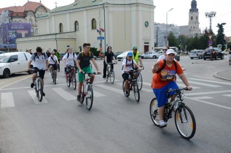 Elevii gojdişti promovează ciclismul, chiar dacă nu au destule piste în oraş (FOTO)