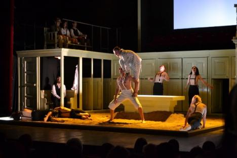 A început Festivalul de Teatru Scurt: Sala plină la premiera gazdelor, "Equus" (FOTO)