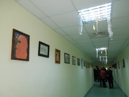Inedit: Spitalul Municipal găzduieşte o expoziţie de pictură realizată de bolnavi psihici (FOTO)