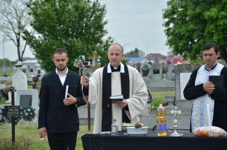 Troiţa ridicată în memoria morţilor din Olosig şi Seleuş, sfinţită de patru preoţi de confesiuni diferite (FOTO/VIDEO)
