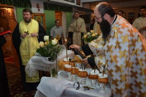 Criticat că n-a mers la înmormântare, episcopul Sofronie a oficiat parastasul părintelui Ciordaş (FOTO)