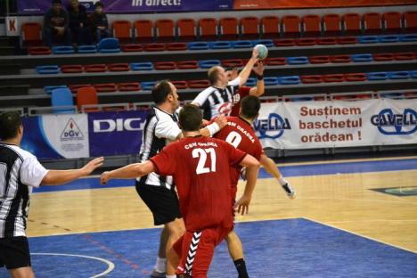 Victorie clară pentru handbaliştii orădeni în disputa cu Unit Alba Iulia