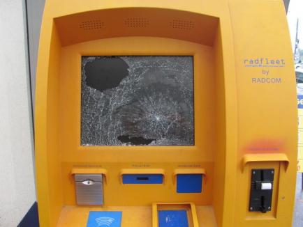Un alt automat OTL, vandalizat: Reparaţiile costă 1.000 de euro