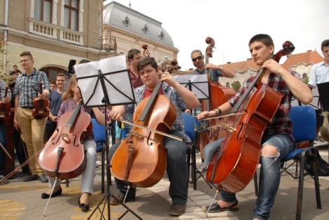 Carnaval european pe străzile Oradiei: Elevii au promovat unitatea în Europa (FOTO/VIDEO)