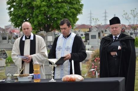 Troiţa ridicată în memoria morţilor din Olosig şi Seleuş, sfinţită de patru preoţi de confesiuni diferite (FOTO/VIDEO)