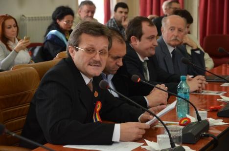 Şedinţa în care CJ Bihor a făcut 5 cetăţeni de onoare post-mortem, tulburată de divergenţe româno-maghiare (FOTO)