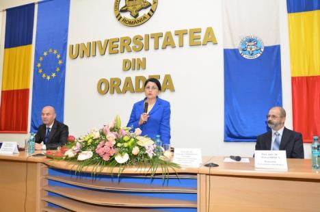 Ecaterina Andronescu le-a propus universitarilor orădeni să se orienteze spre cursurile online (FOTO)