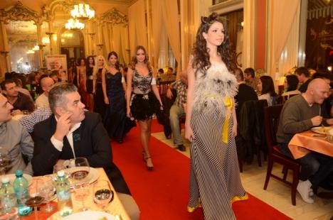Miss Oradea şi Miss Bihor, alese într-un show cu prezentări de lenjerie intimă şi momente lascive (FOTO/VIDEO)