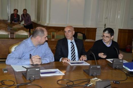 Dezbaterea privind noul CET: Vuşcan şi-a adus angajaţii să facă circ, iar după ce şi-a făcut "numărul" a plecat supărat (FOTO)