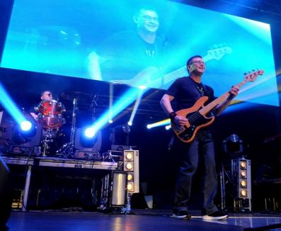 MRU, prezidenţiabilul rocker: A cântat pe scenă cu Bere Gratis (FOTO)