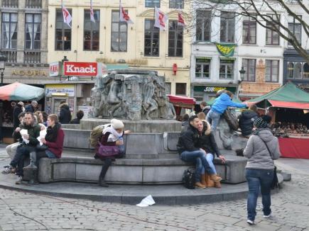 Varză de Bruxelles: Capitala Europei, un mix din oameni cu ştaif, boschetari şi sclavi români (FOTO)