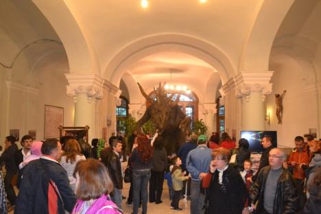 Uimiţi de balaurul "dinozaur": Peste 4.000 de vizitatori la Noaptea Muzeelor (FOTO)