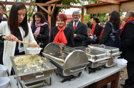 Zilele Culturii Slovace, cu gulaş, găluşte tăuţeşti şi politicieni flămânzi (FOTO)