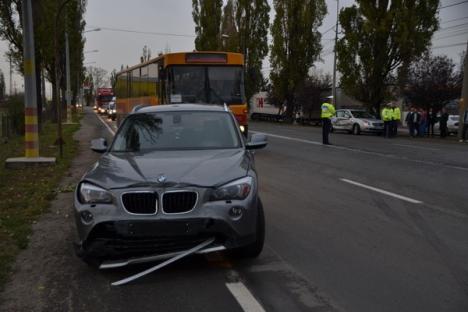 O şoferiţă de BMW X1 a provocat un accident cu două victime pe Şoseaua Borşului (FOTO)