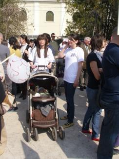 "Mamă, nu mă ucide!": 500 de orădeni au mărşăluit împotriva avortului (FOTO)