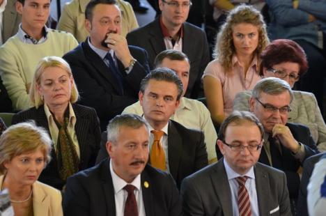 Început de an la Universitatea din Oradea: Ministrul Costoiu n-a mai venit, Mang a plecat supărat (FOTO)