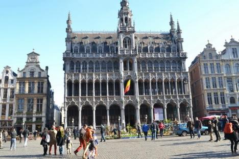 Varză de Bruxelles: Capitala Europei, un mix din oameni cu ştaif, boschetari şi sclavi români (FOTO)